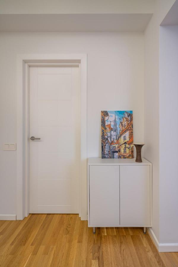 Apartment 1-bedroom Penthouse With Underground Parking *