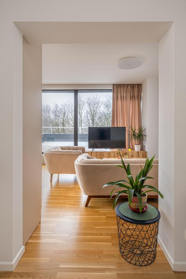 1-bedroom Penthouse With Underground Parking *